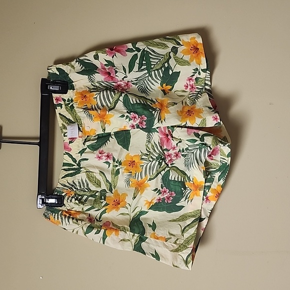 Hawaiian shorts and bralette set - Picture 4 of 6